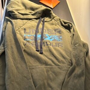 Men’s Under Armor sweatshirt